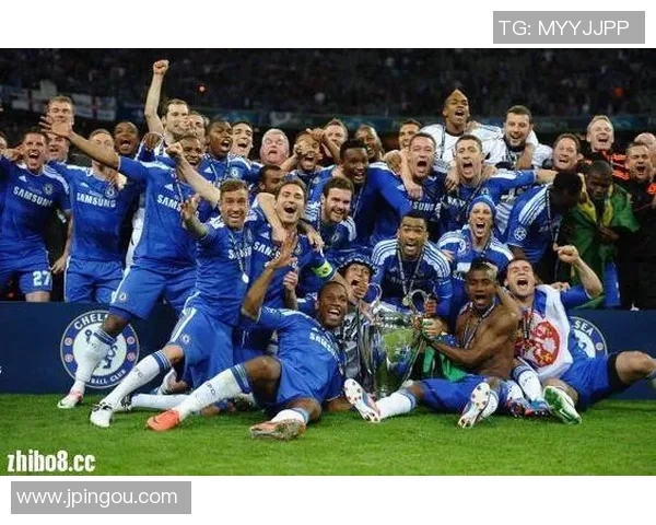 绝对巨星的传奇之路:天下足球中的巅峰对决与荣耀时刻 绝对巨星的传奇之路:天下足球中的巅峰对决与荣耀时刻